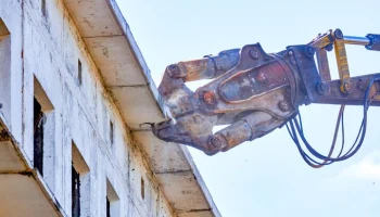 Около 60 старых домов снесены в Москве по программе реновации с начала года