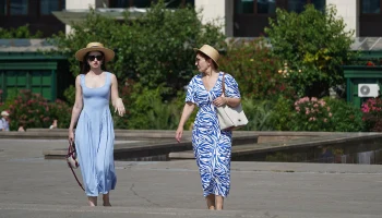 Москвичам посоветовали пить больше воды из-за сильной жары до 31 августа