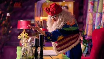 День рождения Бабы-Яги отметят в московской Усадьбе Деда Мороза