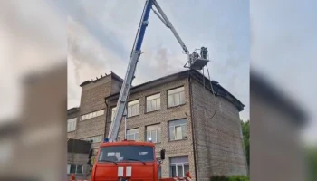 Крупный пожар вспыхнул в гимназии в Горно-Алтайске