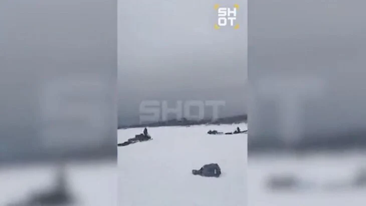 Сотрудники МЧС России спасли 66 рыбаков с дрейфующей в Охотском море льдины Сотрудники МЧС России спасли 66 рыбаков с дрейфующей в Охотском море льдины