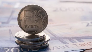 Рубль сдержанно отреагировал на решение ЦБ сохранить ставку в 21%