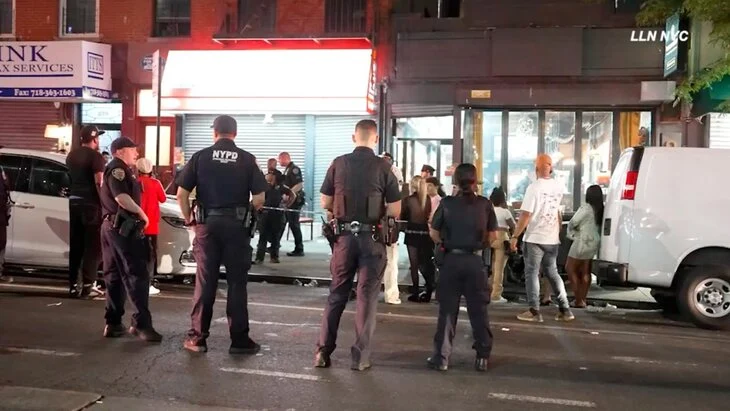 Три человека погибли в результате стрельбы в ресторане в США Три человека погибли в результате стрельбы в ресторане в США