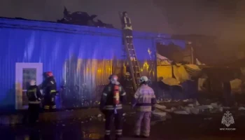 Пожарные потушили возгорание в торговых павильонах в ТиНАО