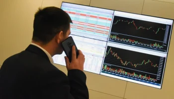 Торги на срочном рынке Московской биржи приостановлены