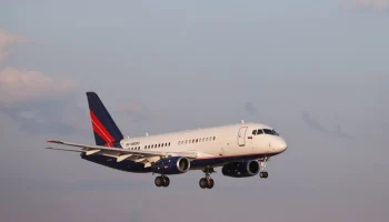 РИА Новости: самолет Нижнекамск &ndash; Москва вернулся в Шереметьево после срабатывания датчика