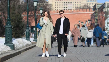 Аномальное тепло: метеоролог Позднякова рассказала, когда в Москве растает снег