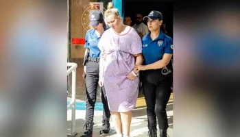 Оставившая младенца в аэропорту Турции заявила о желании вернуться с ним в Россию