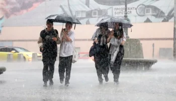 Ливень с грозой ожидается в Москве до вечера 17 июня