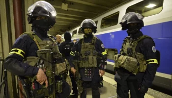 Actu17: в Париже эвакуировали пассажиров метро из-за человека с поясом смертника