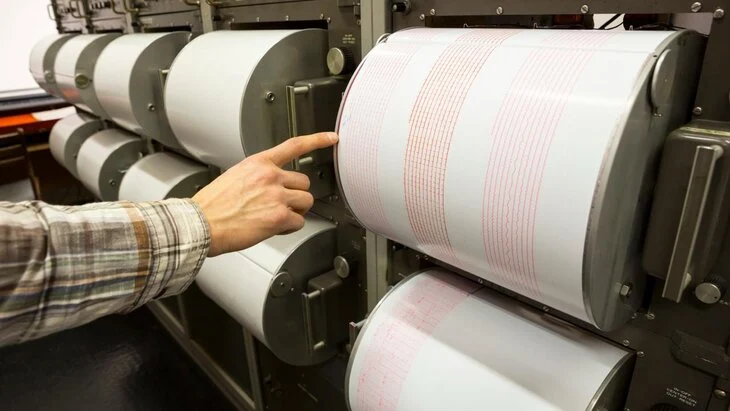 Угроза цунами объявлена в Японии из-за прошедшего землетрясения Угроза цунами объявлена в Японии из-за прошедшего землетрясения