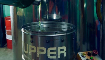 Московское предприятие расширило производство смазочных материалов и увеличило мощности в пять раз