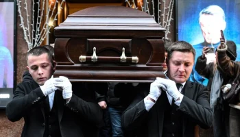 Народного артиста РФ Анатолия Лобоцкого похоронили на Троекуровском кладбище