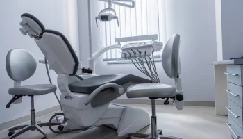 Стоматолог по ошибке удалил женщине 16 зубов в Хабаровске