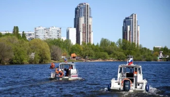 Столичные спасатели усилили патрулирование городских водоемов из-за жары