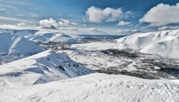 16 лыжников попали под лавину в горах Калифорнии