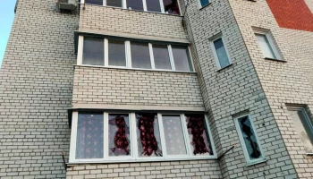 Два дрона-камикадзе атаковали многоквартирный дом в Грайвороне Белгородской области