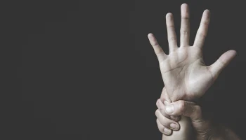 СМИ: Обыски проходят в еще одном подмосковном рехабе Хоботовой для подростков