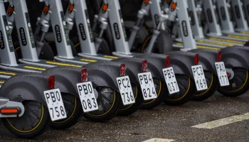 Эксперт Михайленко призвал разделить потоки пешеходов и электросамокатов в Москве