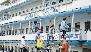 Роспотребнадзор проверит информацию о вспышке инфекции на теплоходе "Леонид Красин"