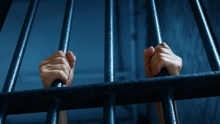 Госдума ужесточила наказание за дезертирство для бывших заключенных Госдума ужесточила наказание за дезертирство для бывших заключенных