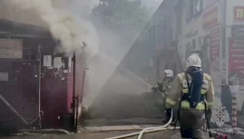 Площадь пожара на рынке в Туапсе выросла почти до 1 тыс квадратных метров