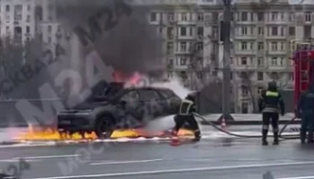 Автомобиль каршеринга загорелся на Новом Арбате