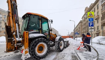 Городские службы Москвы продолжают круглосуточно ликвидировать последствия снегопада