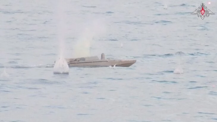 В Новороссийске отражают атаку безэкипажных катеров