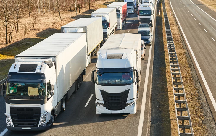 На границе России и Казахстана появилась огромная пробка из грузовиков