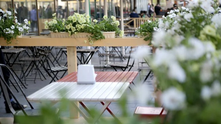 Рестораторы поддержали новый порядок установки летних веранд в Москве