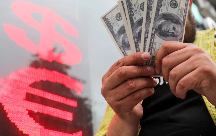 Курс доллара опустился ниже 96 рублей впервые с ноября прошлого года