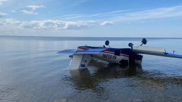 Легкомоторный самолет совершил аварийную посадку в Кронштадте