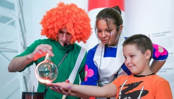 Тесла-шоу и молнии: москвичей пригласили на фестиваль &laquo;Самый теплый день&raquo;