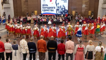 Более 100 человек присоединились к флешмобу в честь Дня народного единства в Музее Победы