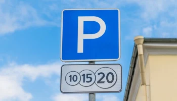 Собянин: парковка на улицах Москвы 1, 2, 9 и 11 мая будет бесплатной