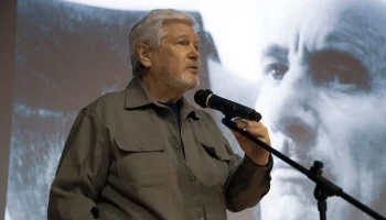 Режиссера Олега Шухера кремировали