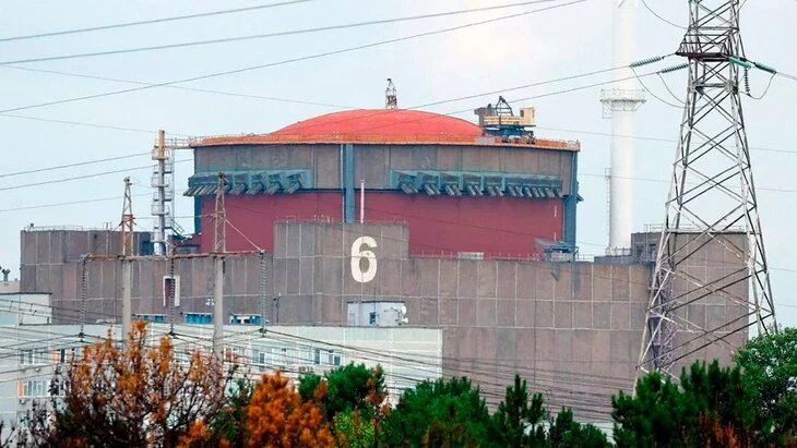 Упавший на крышу энергоблока Запорожской АЭС дрон обезвредили Упавший на крышу энергоблока Запорожской АЭС дрон обезвредили