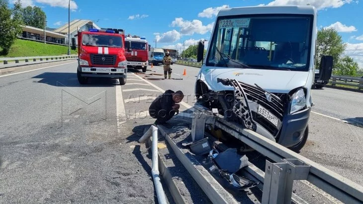 Два человека пострадали в результате ДТП с маршрутным такси в Москве Два человека пострадали в результате ДТП с маршрутным такси в Москве