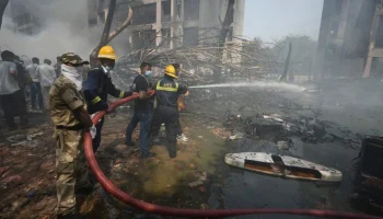 Один пассажир выжил при крушении самолета в Индии