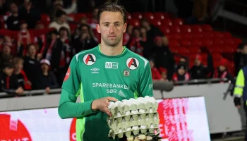 Норвежский футболист в качестве приза лучшему игроку получил четыре лотка яиц