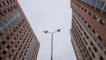 Свыше 60 тысяч "умных" фонарей установлено в Москве в 2024 году