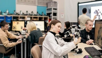 Собянин: около 100 тыс школьников окончили предпрофессиональные классы