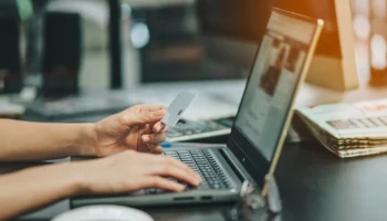 В МВД предупредили о мошенниках, предлагающих горящие туристические путевки