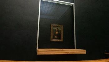 Макрон заявил, что "Мона Лиза" будет перенесена в отдельный зал Лувра