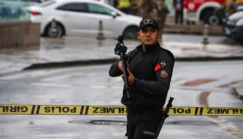 В Турции обезвредили и задержали полицейского, открывшего стрельбу в участке