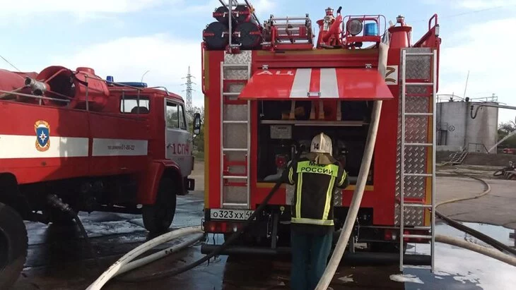 Курские спасатели ликвидировали пожар на нефтебазе после атаки БПЛА Курские спасатели ликвидировали пожар на нефтебазе после атаки БПЛА