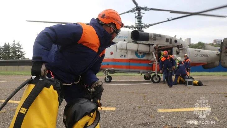 Спасатели не могут поднять вертолет к туристам на горе Фишт из-за непогоды Спасатели не могут поднять вертолет к туристам на горе Фишт из-за непогоды