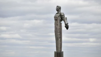 Свыше 1,1 тысячи московских памятников промыли в апреле