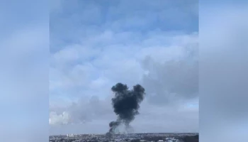 Взрывная волна после падения БПЛА выбила стекла в доме в Орле